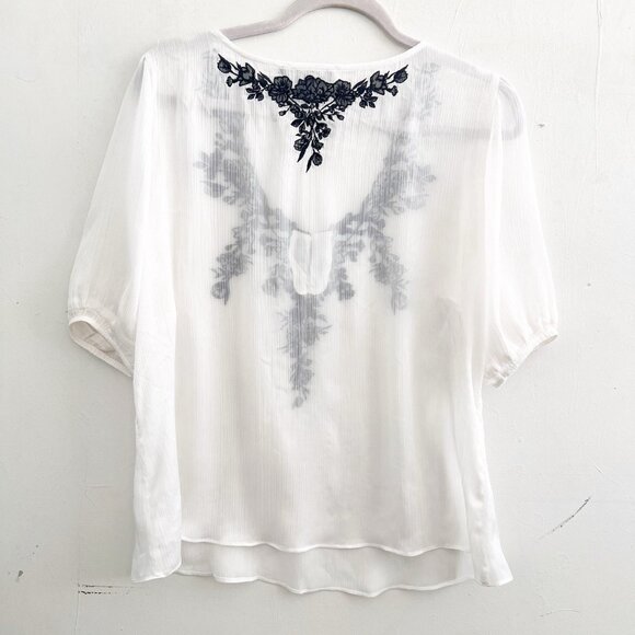 NEW White House Black Market Embroidered Blouse top Size 12 V-Neck - Picture 7 of 9